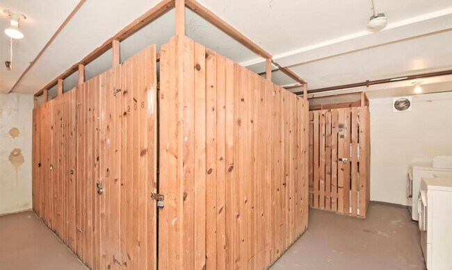 Building Photo - 1328 Webford Ave