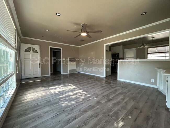 Building Photo - 1222 W Saginaw Way