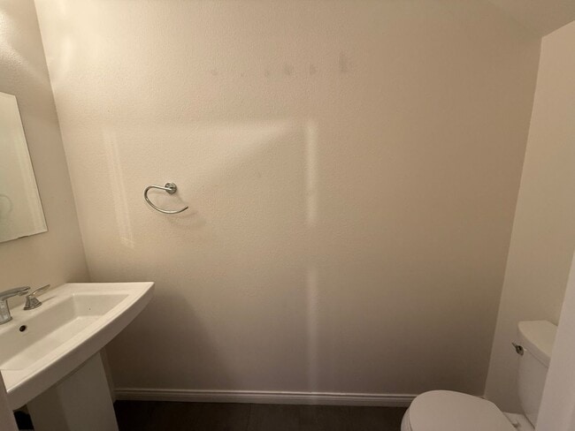 Building Photo - 1090 University Ave