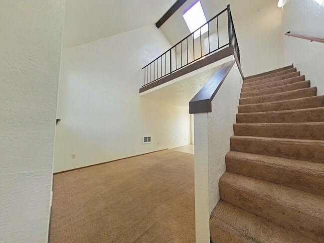 Building Photo - Cozy  1 Bedroom Townhouse ~ South Corvallis