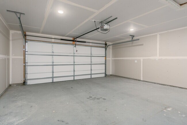 Building Photo - 102 7th Ave NW