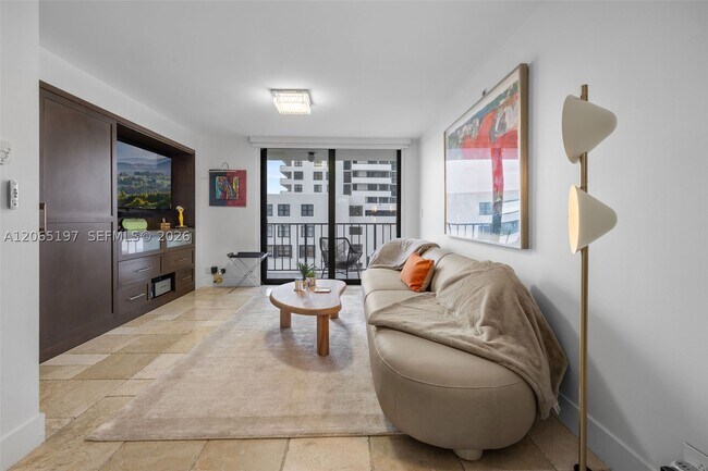 Building Photo - 2625 Collins Ave
