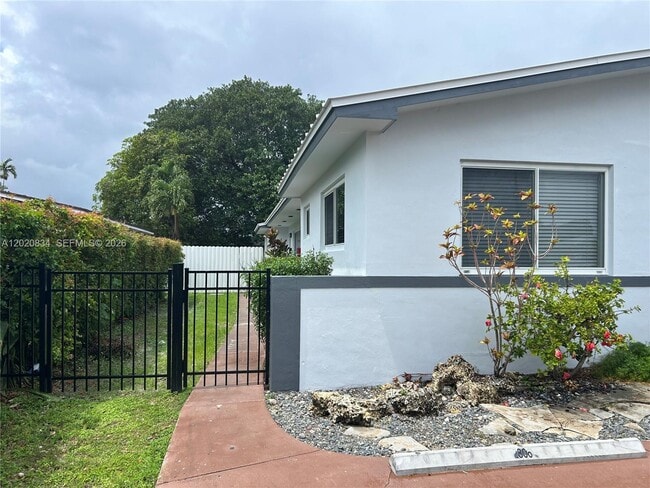 Building Photo - 2806 SW 35th Ave