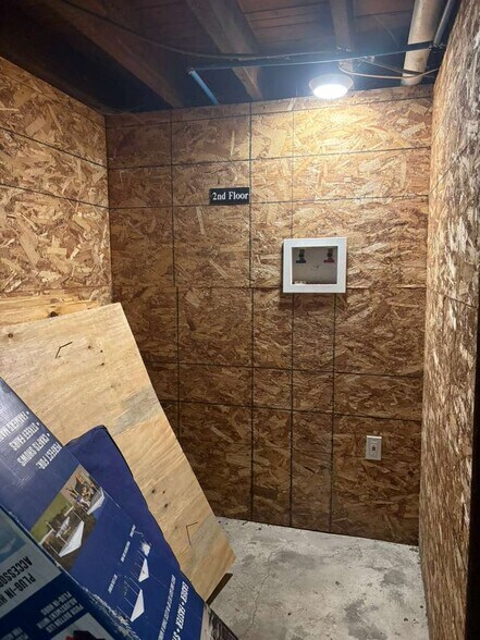 Building Photo - 327 Bassett St