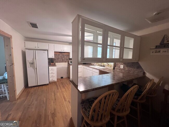 Building Photo - 844 Shorewood Cir
