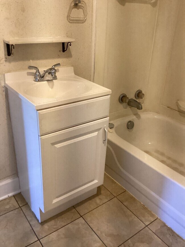 Building Photo - 15371 Church St