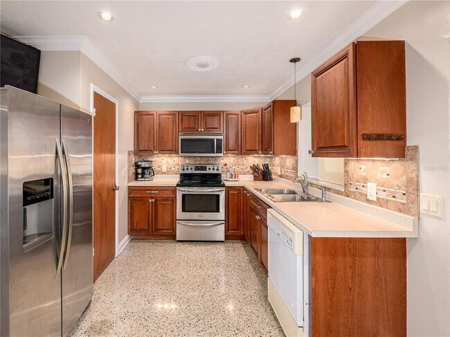 Building Photo - 907 Hillside Terrace