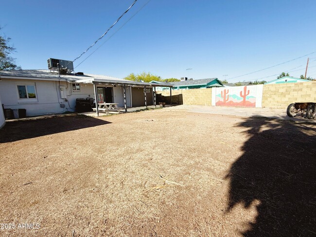 Building Photo - 2087 E 10th St