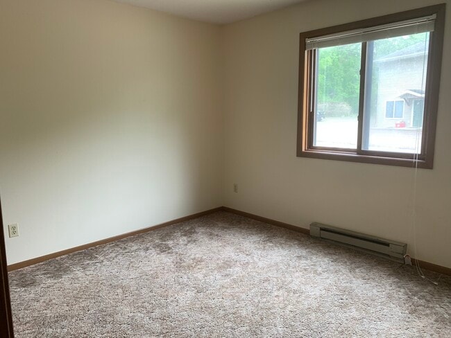 Building Photo - 402 3rd St W