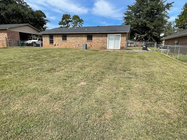 Building Photo - 113 Jackson Dr