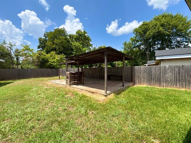 Building Photo - South Bossier Beauty!