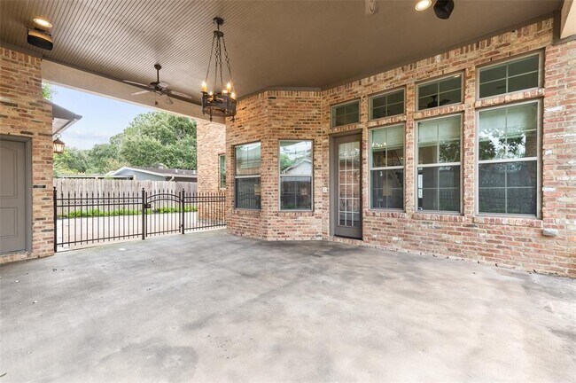 Building Photo - 2420 Chimney Rock Rd