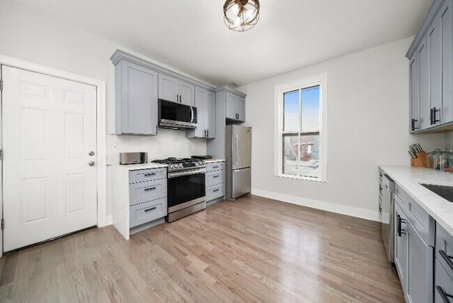 Building Photo - 2962 N Clybourn Ave
