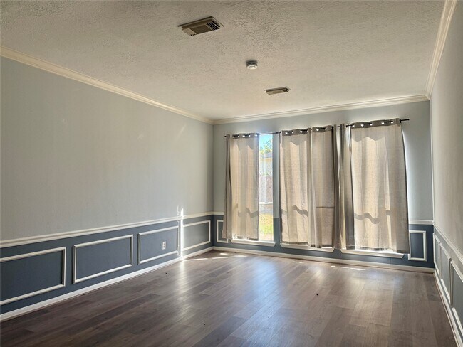 Building Photo - 8819 Diamond Lake Ln