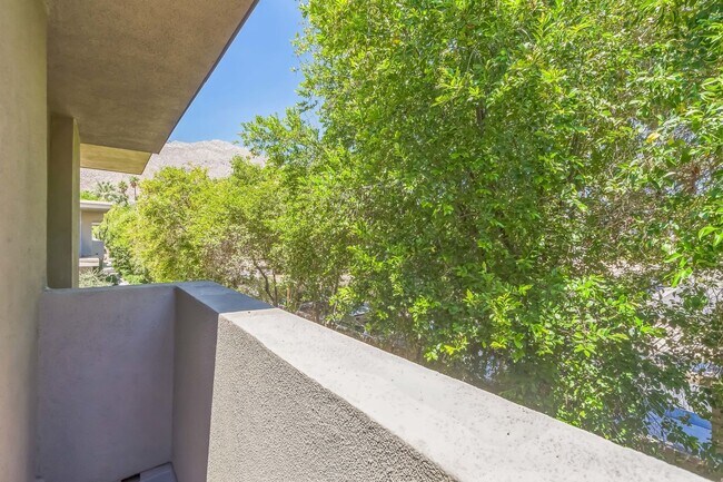Building Photo - 2 Bed / 2 Bath Townhome at Biltmore, Palm ...