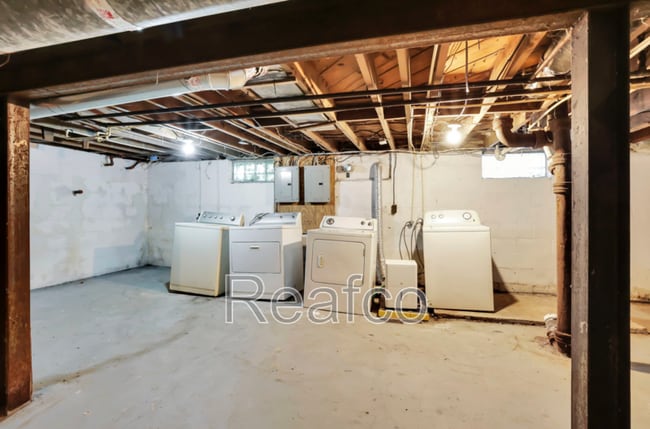 Building Photo - 397 S Chase Ave