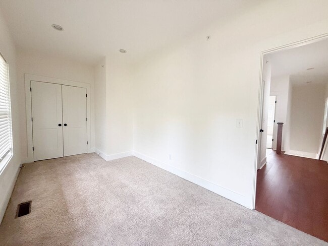 Building Photo - 208 Allison Way