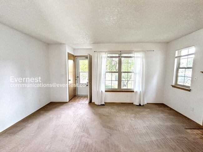 Building Photo - 7985 Lexington Park Dr
