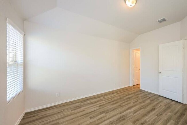 Building Photo - 10432 Green Branch