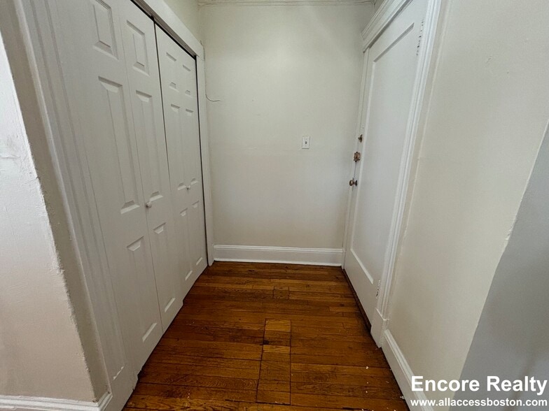 Building Photo - 126 Warren St