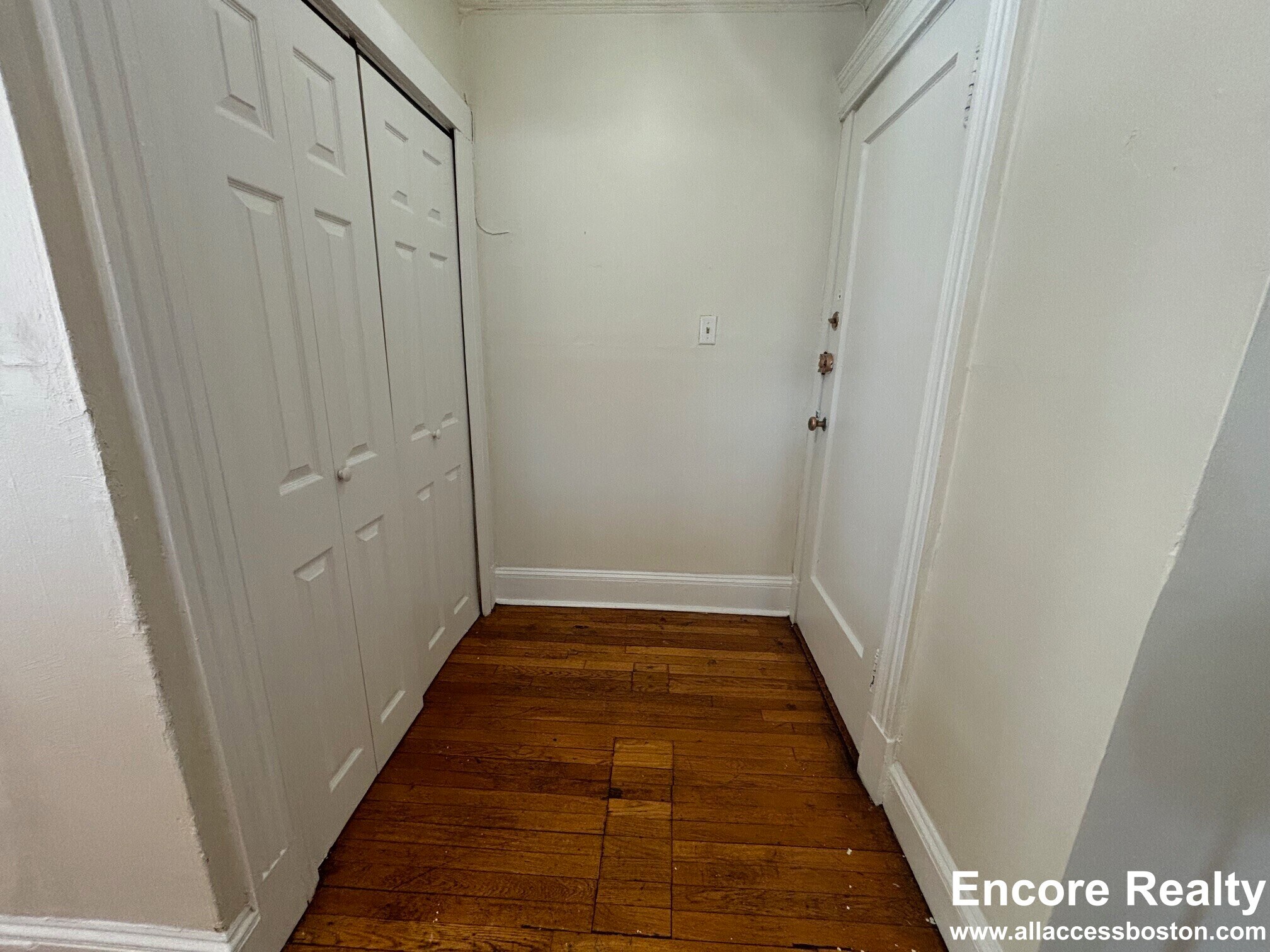 Building Photo - 126 Warren St