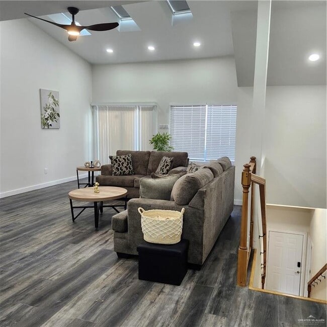 Building Photo - 2914 Chateau St