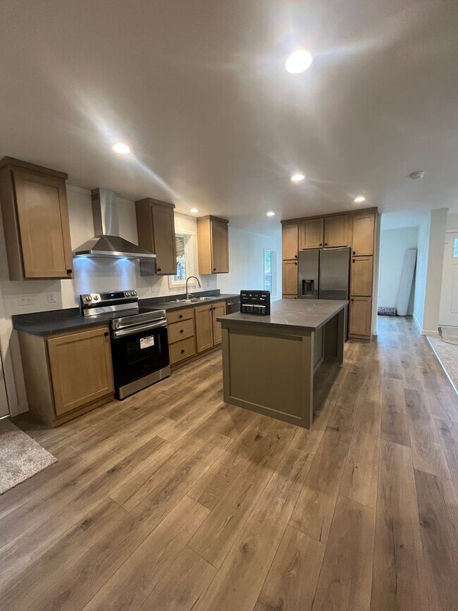 Building Photo - 3-Bedroom 2-Bathroom Home built in 2025