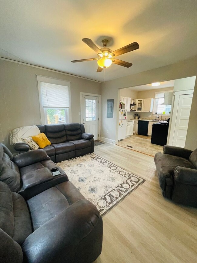 Building Photo - Beautifully Renovated 3bdrm/1.5bth Home Located in Richmond's North-side!