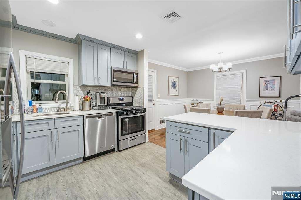 Building Photo - 194 Delmar Ave