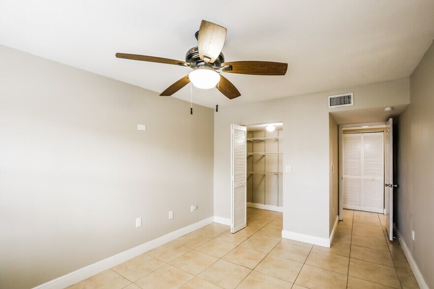 Building Photo - 4771 SW 154th Ave