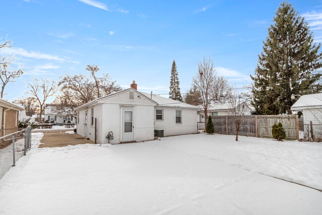 Building Photo - 24126 Dartmouth St