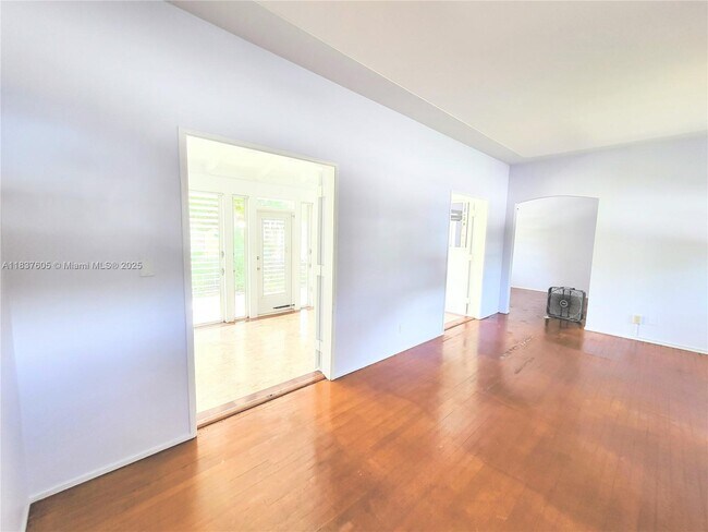 Building Photo - 828 NE 76th St
