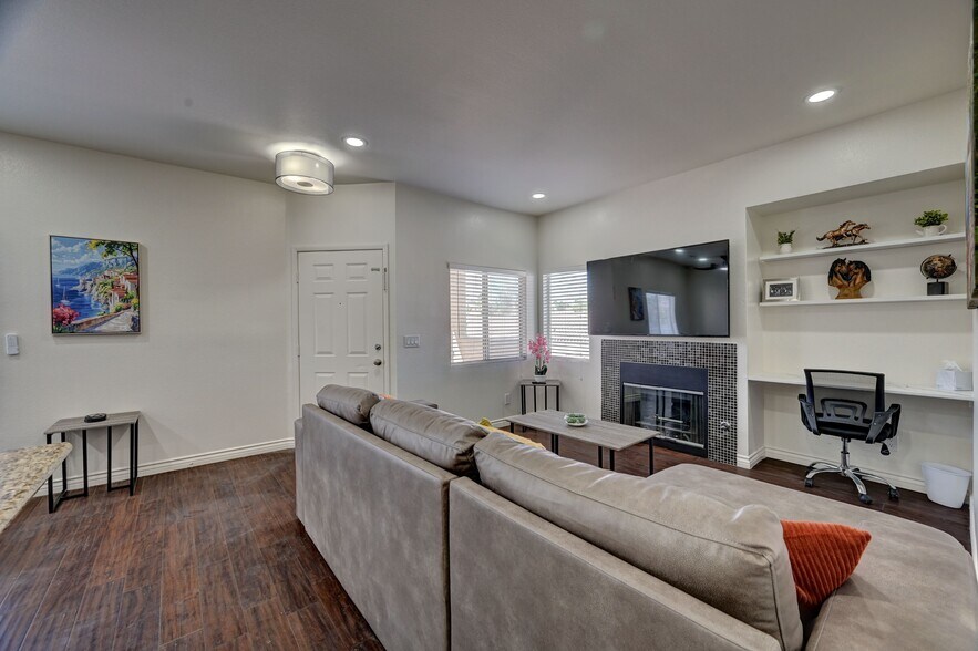 Building Photo - 251 S Green Valley Pky