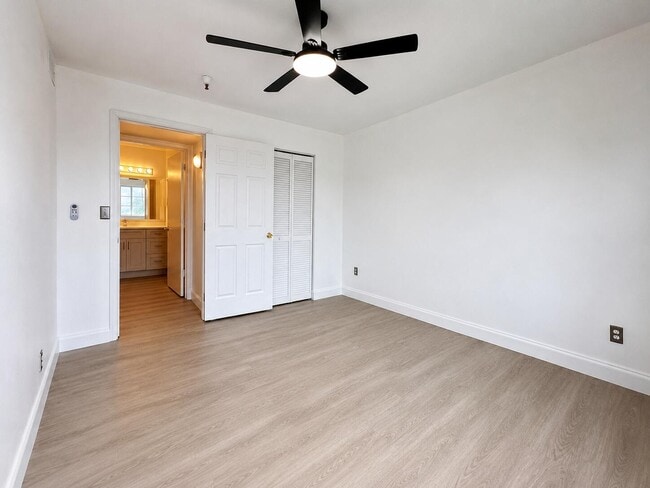 Building Photo - 117 Yacht Club Way