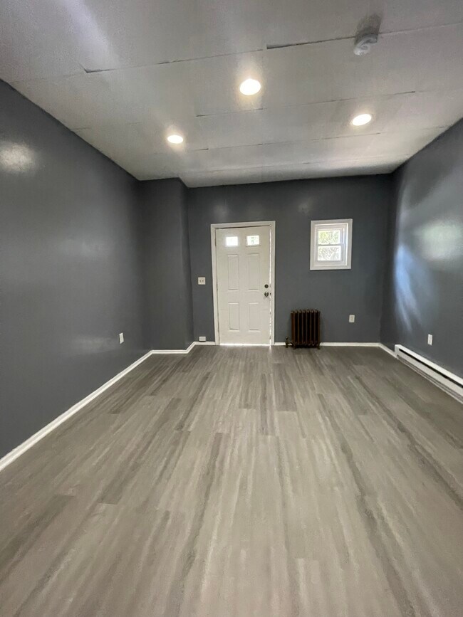 Building Photo - 827 S 14th St