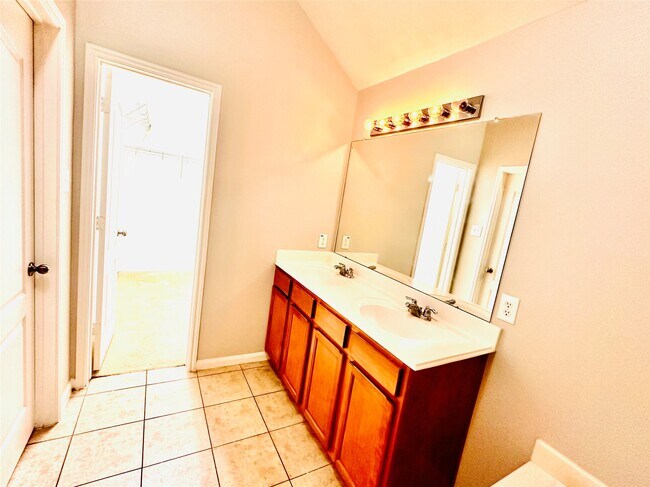 Building Photo - 20747 Pine Rain Ct