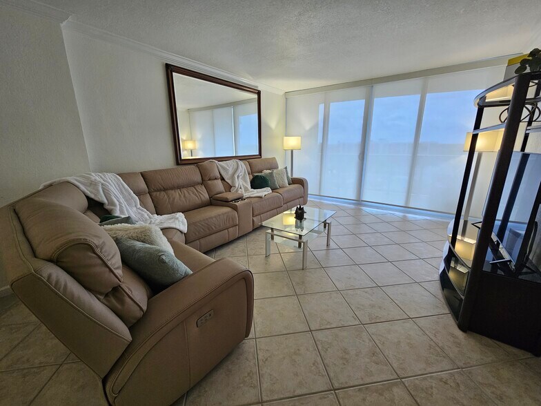 Building Photo - 2501 S Ocean Dr