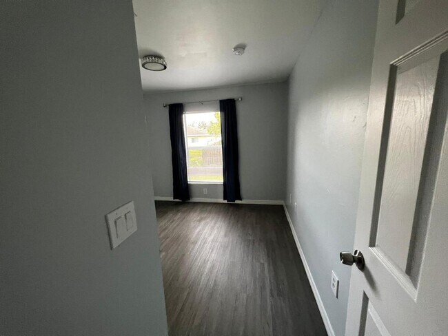 Building Photo - 4877 30th St SW