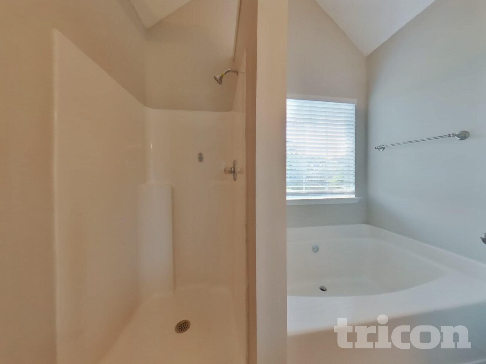 Building Photo - 660 Tipperary Rd