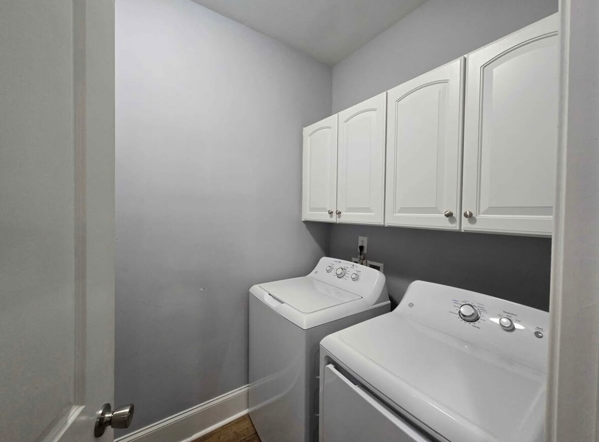 Building Photo - 118 Birch N Coppice Dr