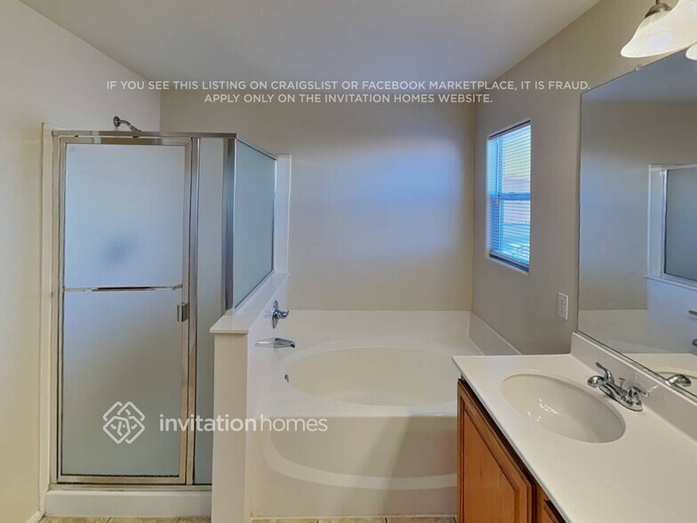 Building Photo - 3328 Famiglia Dr