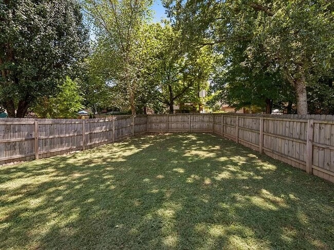 Building Photo - Great 4BR Bellevue Home