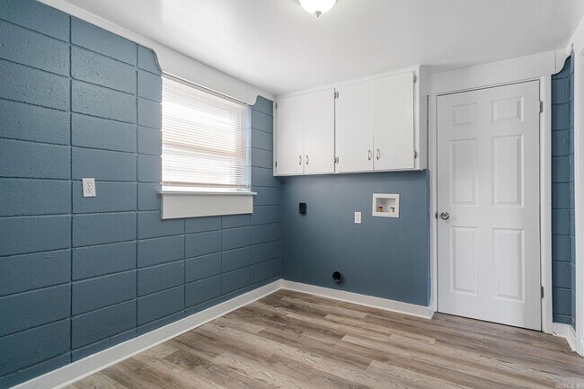 Building Photo - 5708 Alta Vista Dr