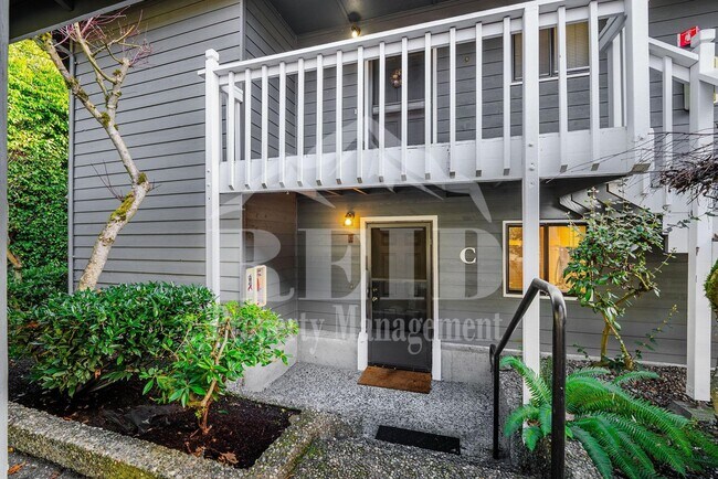 Building Photo - Water view 4 plex close to Silverdale and Public Transportation.