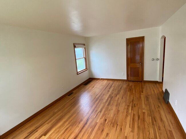 Building Photo - 2204 E Lawn Pkwy