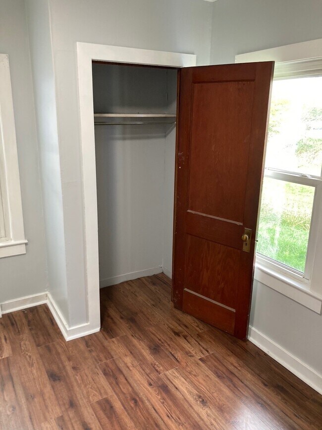 Building Photo - 108 S Main St