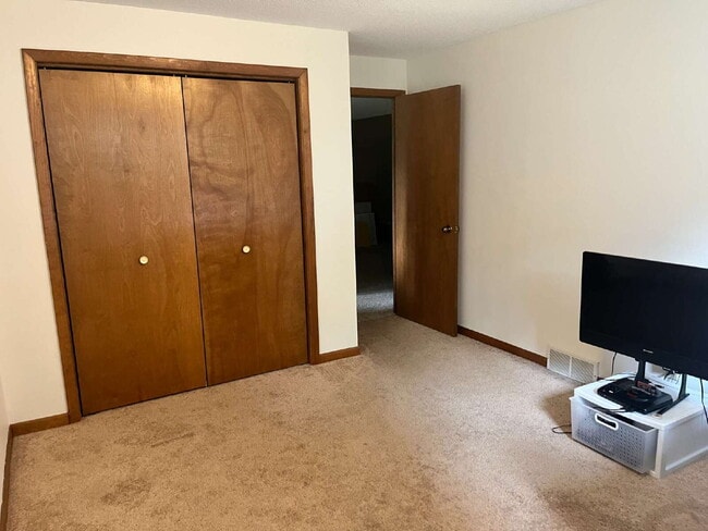 Building Photo - Spacious 4-Bedroom Home with Fenced Yard, ...