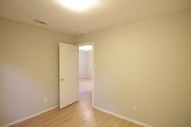 Building Photo - 8230 Golf Green Cir