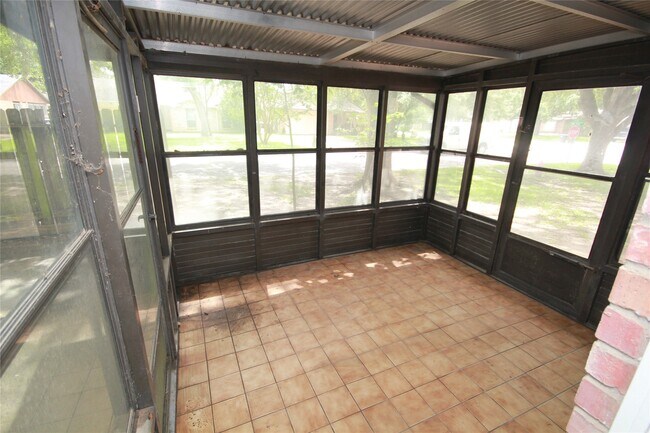 Building Photo - 5302 Town Park Blvd