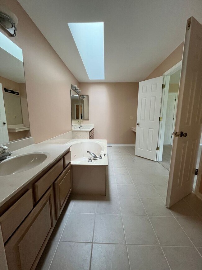 Building Photo - 4891 Turnberry Dr